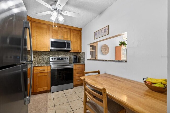 Building Photo - 7625 Sun Island Dr S