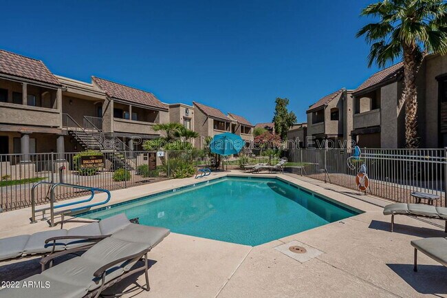 Foto del edificio - 5995 N 78th St