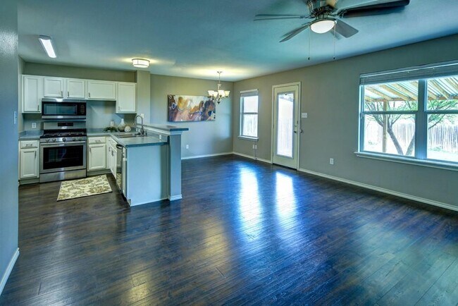 Building Photo - 971 Goldenrod St