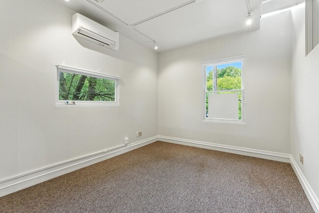 Foto del edificio - 906 NW 23rd Ave