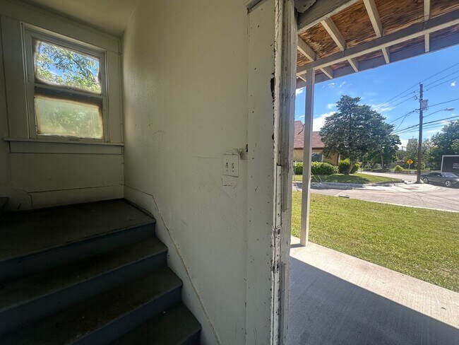 Foto del edificio - 431 E 8th St