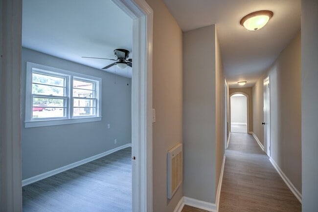 Building Photo - 237 Queen St