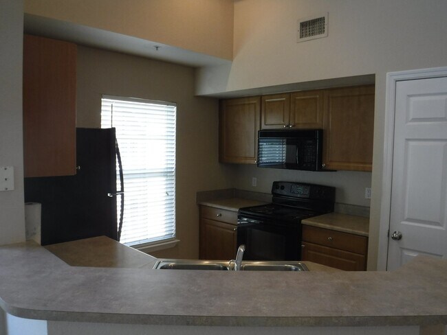 Foto del edificio - Modern 2 Bed/2 Bath Condo in Sarasota with Spacious Layout and Prime Location!