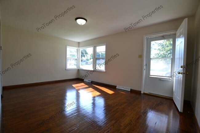 Foto del edificio - 521 Elmwood Ave