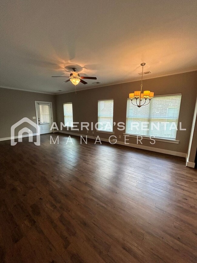 Building Photo - MOVE IN SPECIAL!!! - Terrific Home for Ren...
