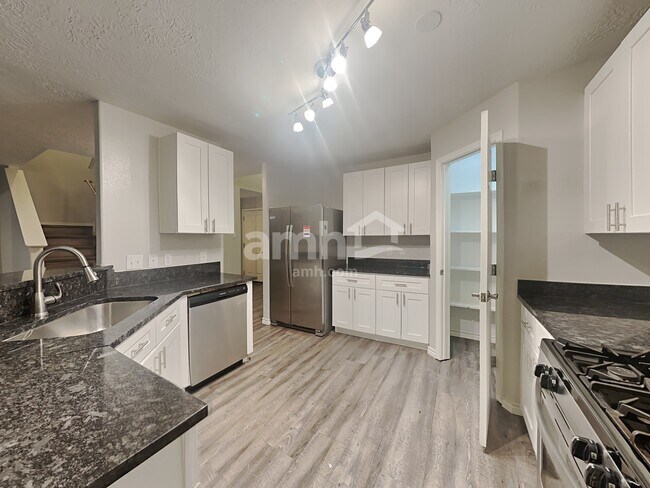 Foto del edificio - 6714 Hidden Colony Ln