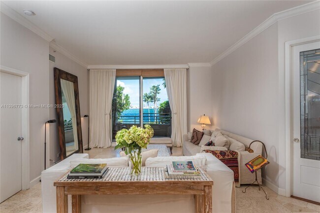 Building Photo - 888 Brickell Key Dr