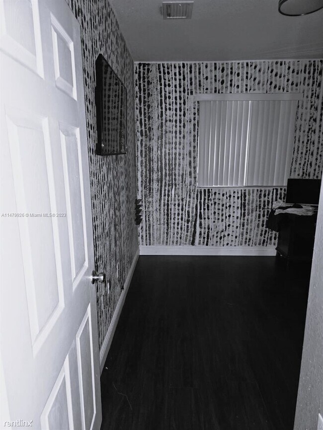Foto del edificio - 4 br, 2 bath House - 4233 NE 16th St # 0