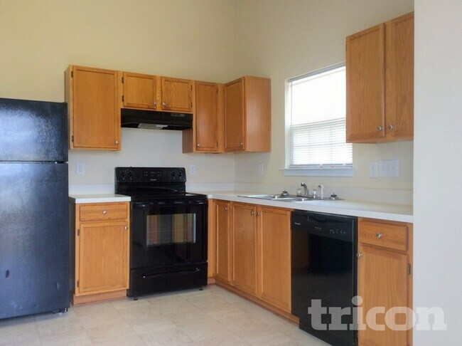 Building Photo - 919 Lakehill Rd