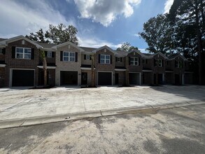 Building Photo - 426 Wren Crest Ln