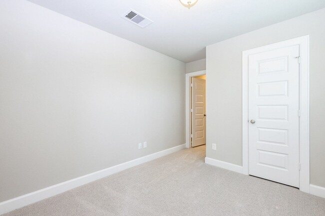 Building Photo - 3018 Olive Hill Dr
