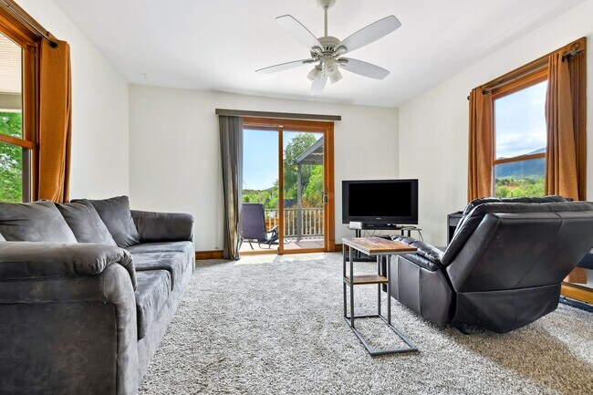 Foto del edificio - Charming Westside 4 Bedroom Home