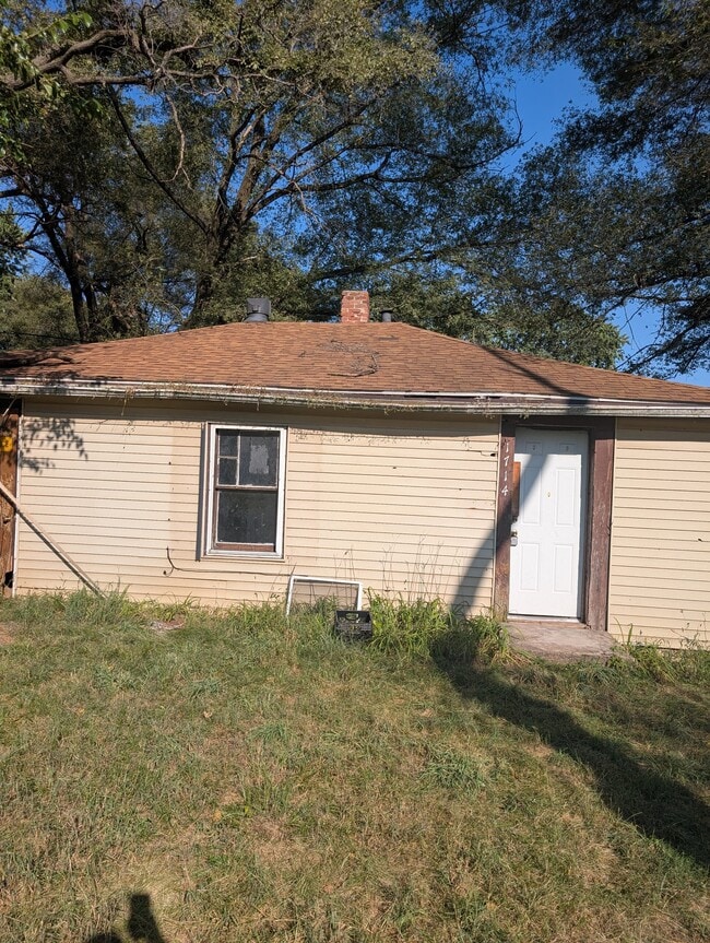 Building Photo - 1714 S Lydia Ave