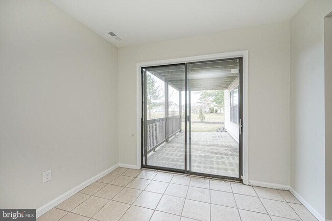 Building Photo - 18 Canterbury Ct