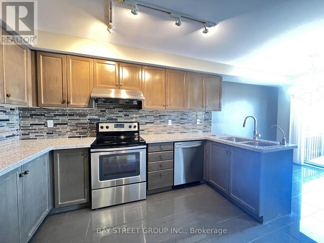 Building Photo - 63 Royal Chapin Crescent