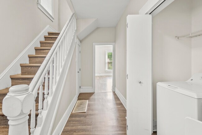 Building Photo - 2522 Iowa St