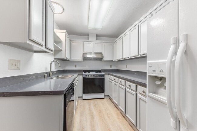 Building Photo - 1211 Lincoln Ave