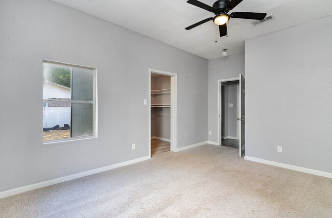 Building Photo - Affordable 4BD/2.5BA house!