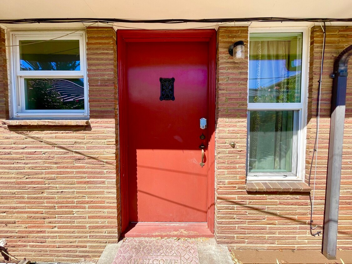 Foto principal - 4324 3rd Ave NW