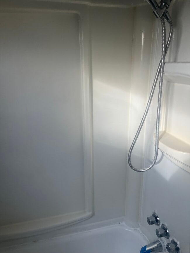 Foto del edificio - 1342 Koebel Rd