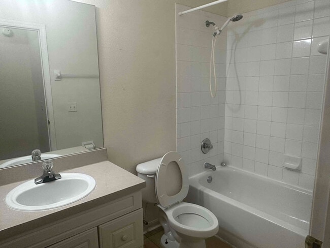 Building Photo - 914 Caribbean Dr