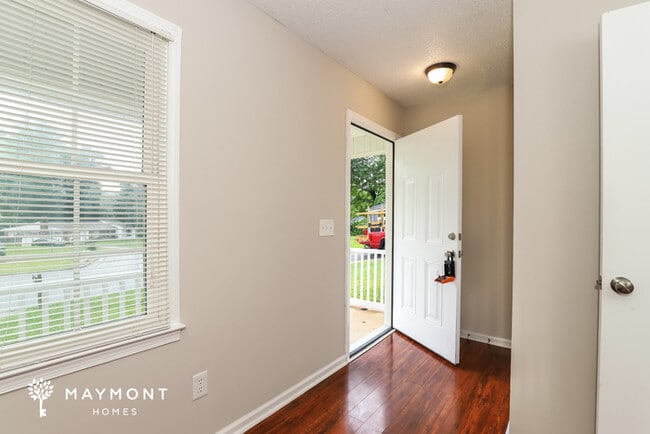 Building Photo - Charming 3-Bedroom Home
