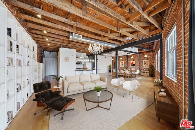 Building Photo - 500 Molino St