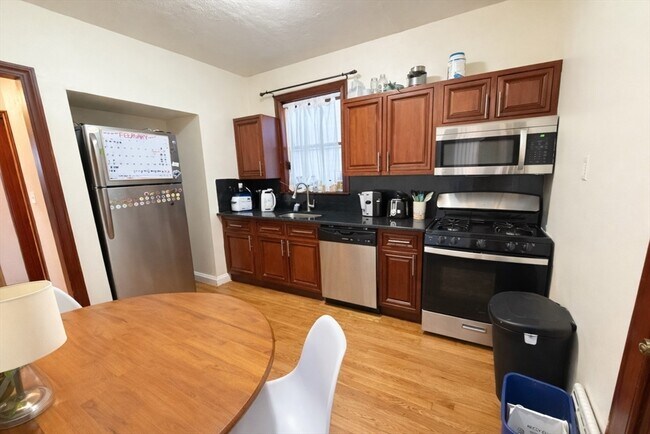 Foto del edificio - 1584 Tremont St