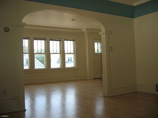 Foto del edificio - 2 br, 1 bath Duplex - 1900 East Jarvis Str...