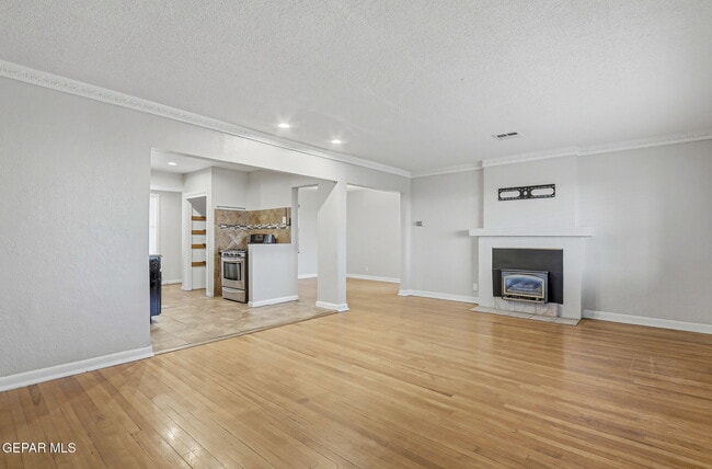 Building Photo - 2515 Arizona Ave