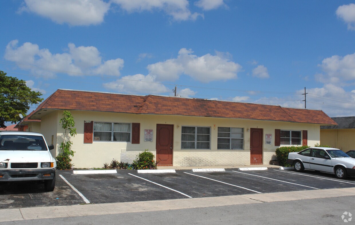 Building Photo - 4230 NW 31st Ter