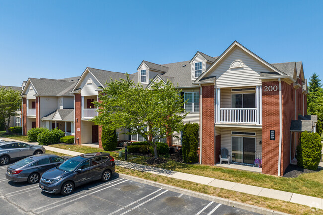 Exterior con parking - Henderson Square Luxury Apartments