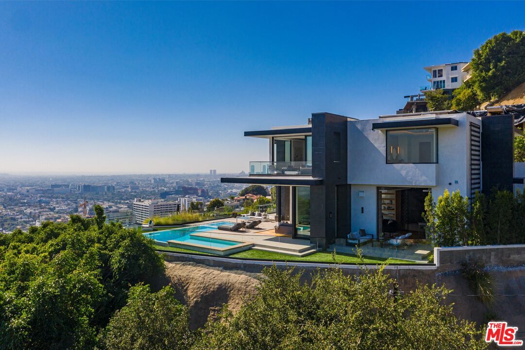 Foto principal - 8366 Sunset View Dr