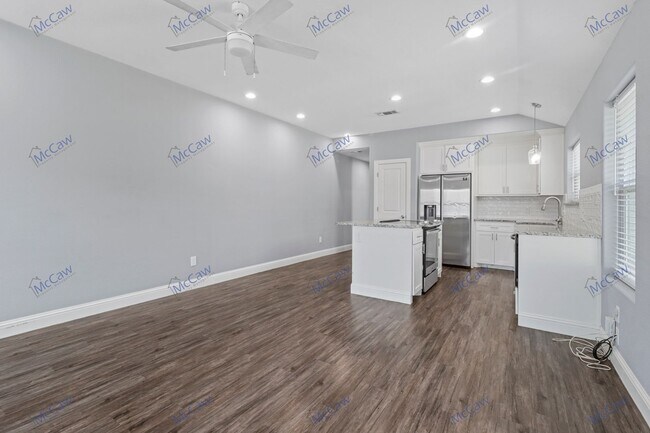 Building Photo - Classy 3/2 Duplex in Sherman!