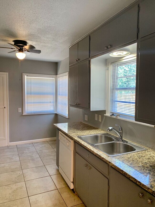Foto del edificio - Cute Three Bedroom near Texas Tech!