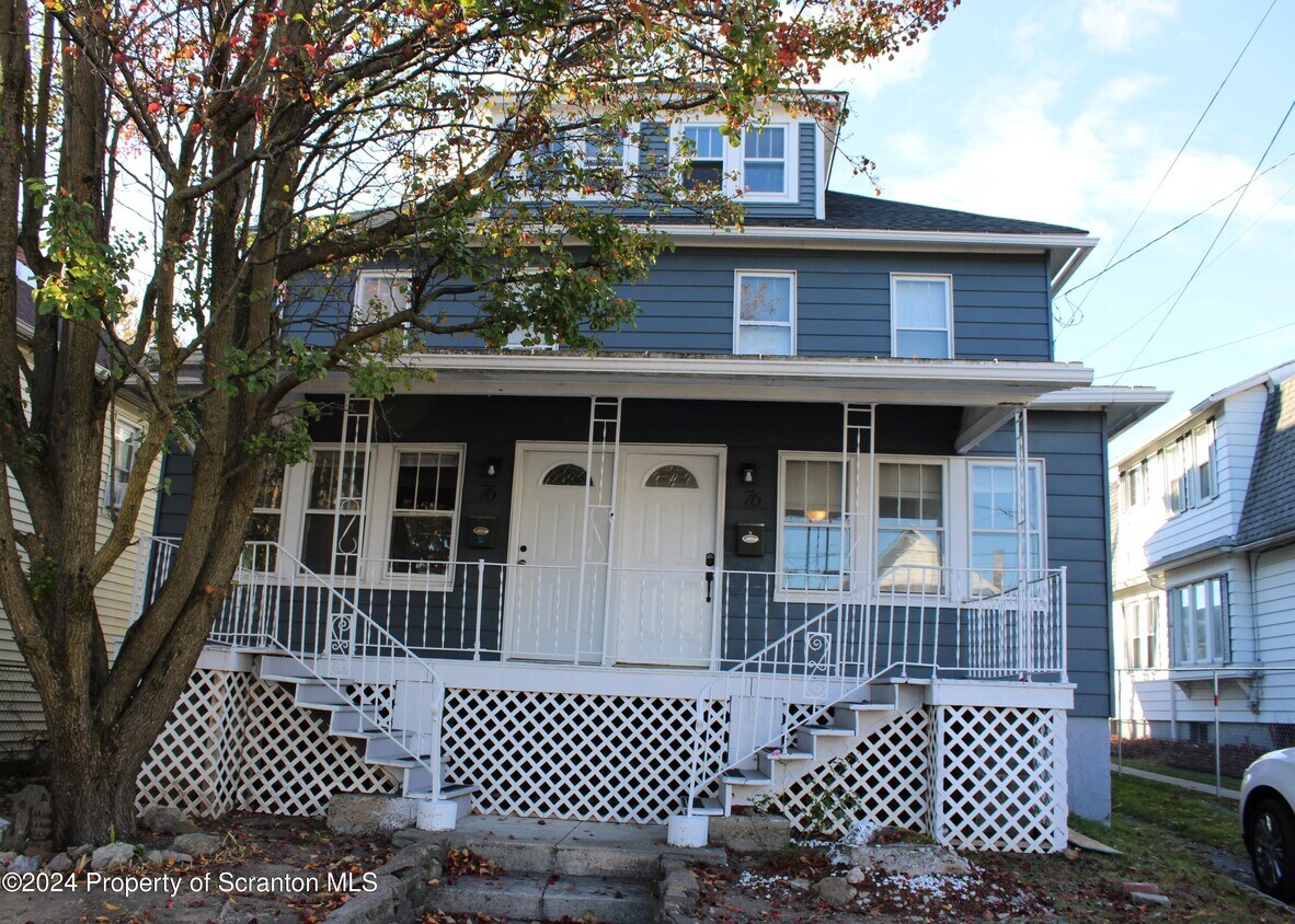 Primary Photo - 76 1/2 S Main St
