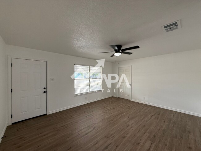 Building Photo - 315 Jamaica Dr