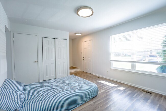 Building Photo - Amazing 3 BR/2.5 BA Townhome in Landover!