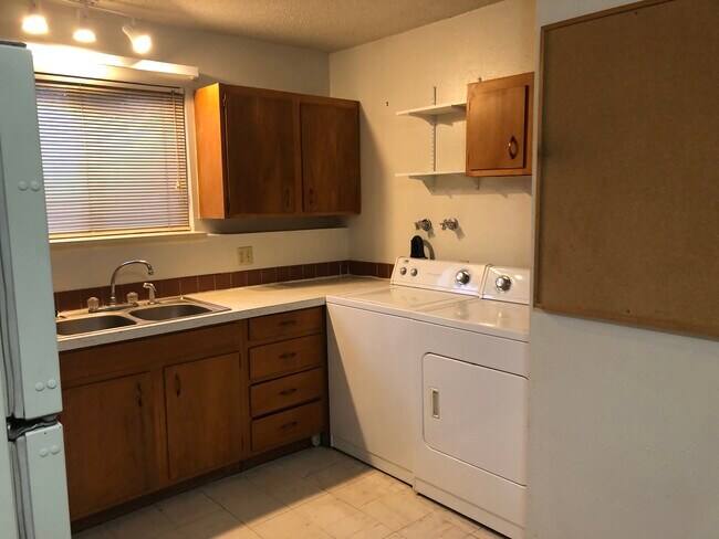 Foto del edificio - 518 SW City View St