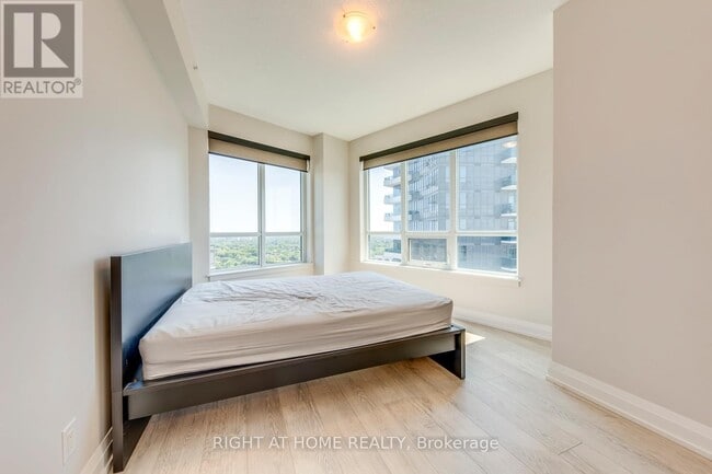 Photo du bâtiment - 7171 Yonge St