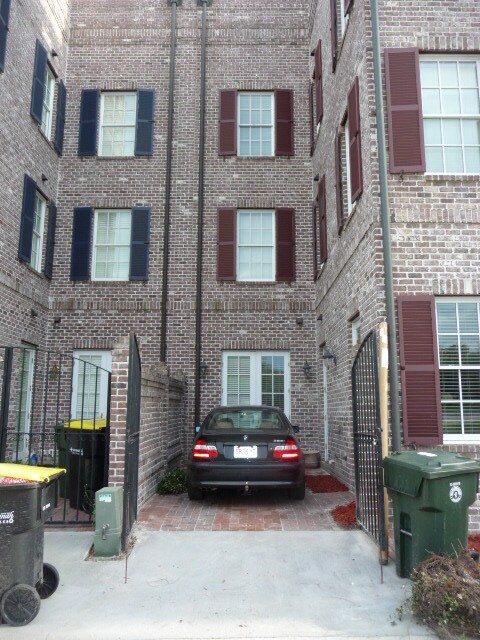patio - 407 E Hull St