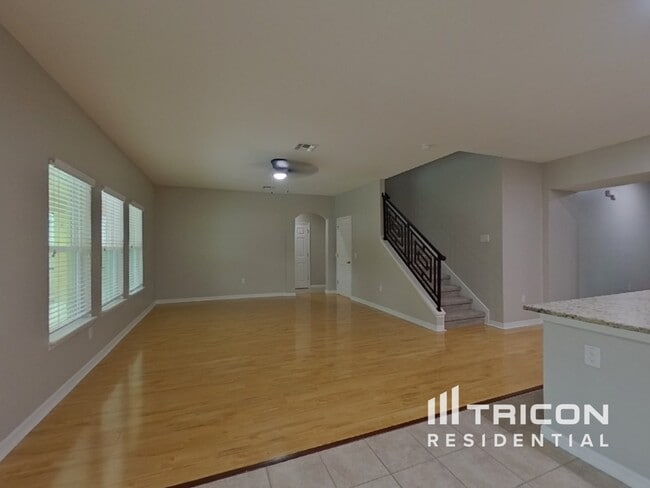 Building Photo - 5263 Villa Rosa Ave