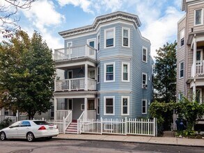 Building Photo - 52 Percival St