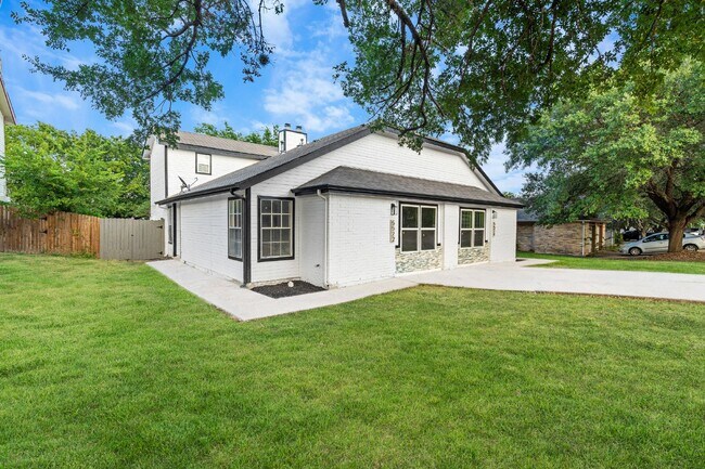 Building Photo - 5522 Allbrook