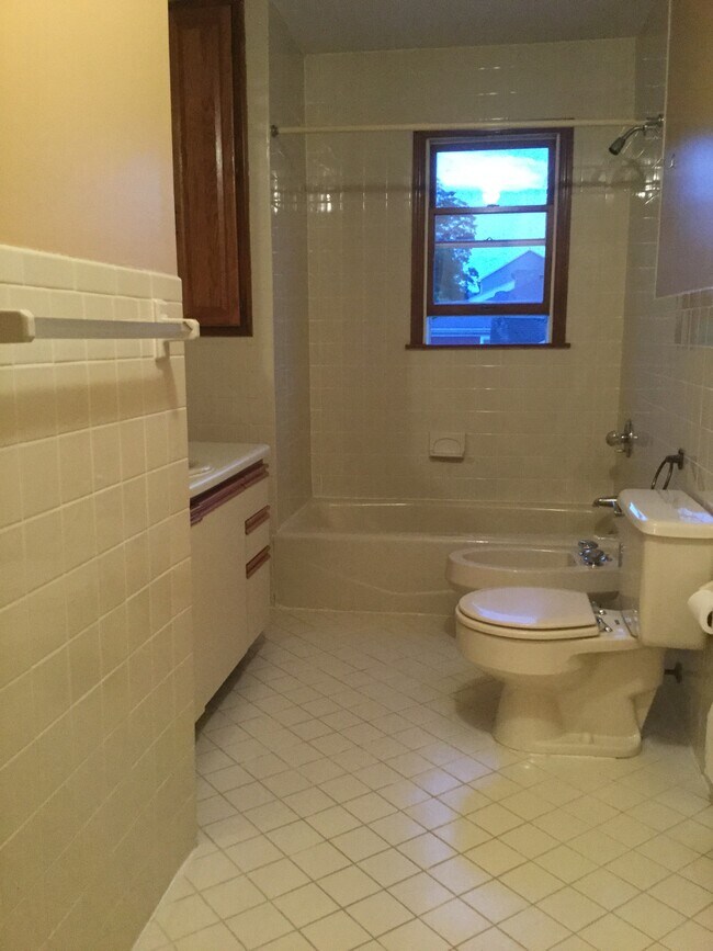 Baño principal - 430 Columbus Ave