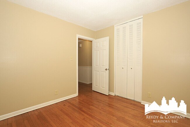 Foto del edificio - 4227 Kenosha Rd