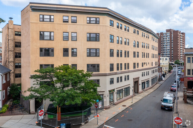 Alt Exterior - Longfellow Apartments