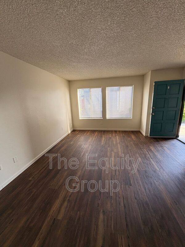Building Photo - 310 1/2 N Park Street