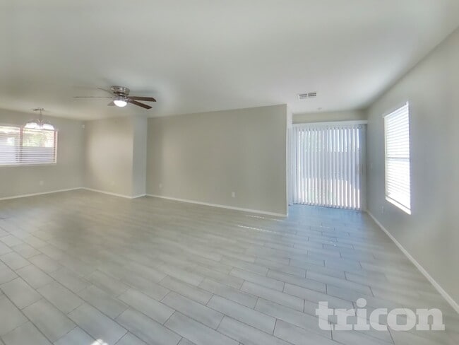 Foto del edificio - 37144 W Amalfi Ave