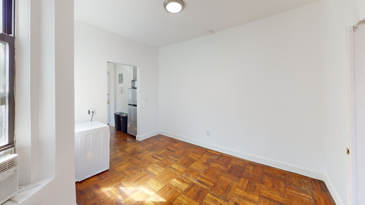 Photo - 715 E 5th St Apartment